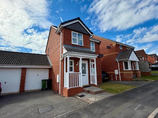 3 bedroom link detached house to rent