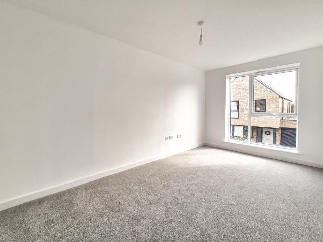 3 Bedroom Link Detached House To Rent