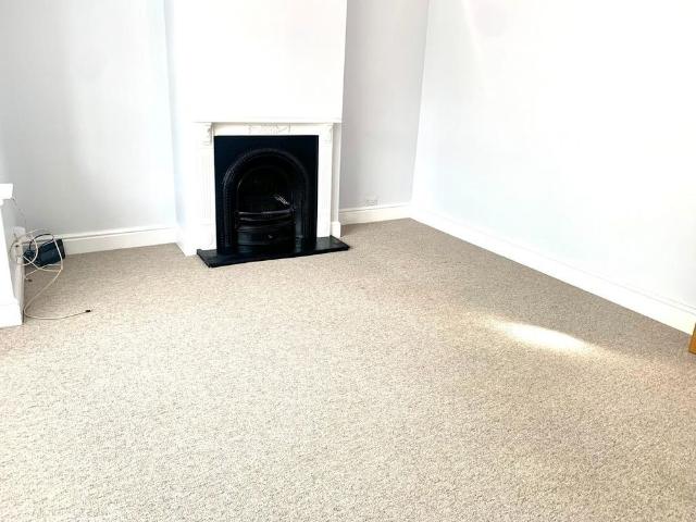 3 bedroom link detached house to rent
