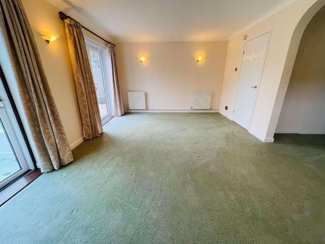 3 bedroom link detached house to rent