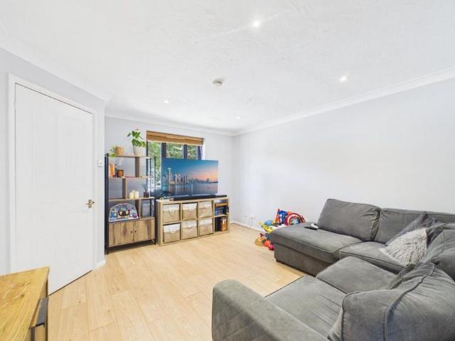 3 bedroom link detached house to rent