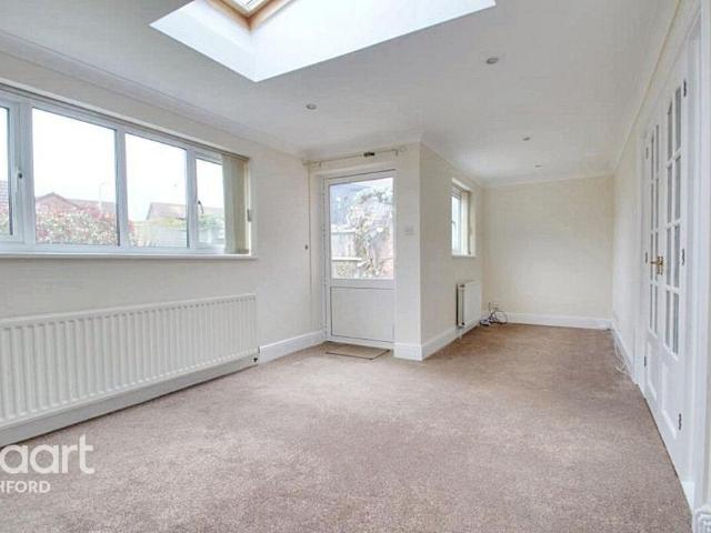 3 bedroom link detached house to rent
