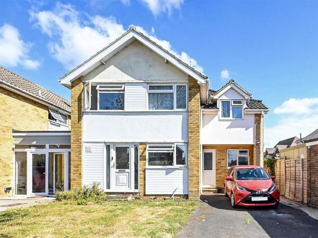 3 bedroom link detached house to rent