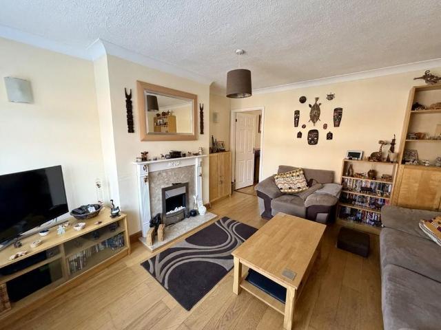 3 bedroom link detached house to rent