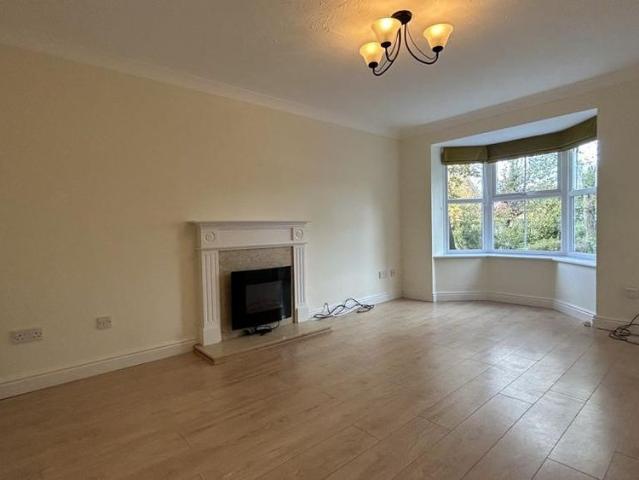 3 bedroom link detached house to rent