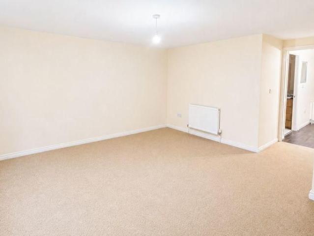 3 bedroom link detached house to rent