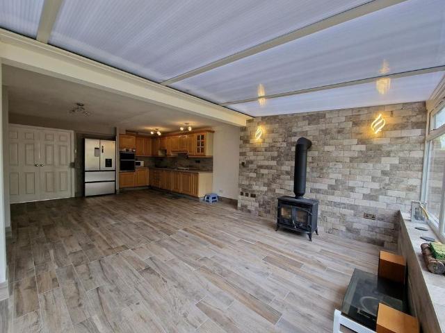 3 bedroom link detached house to rent