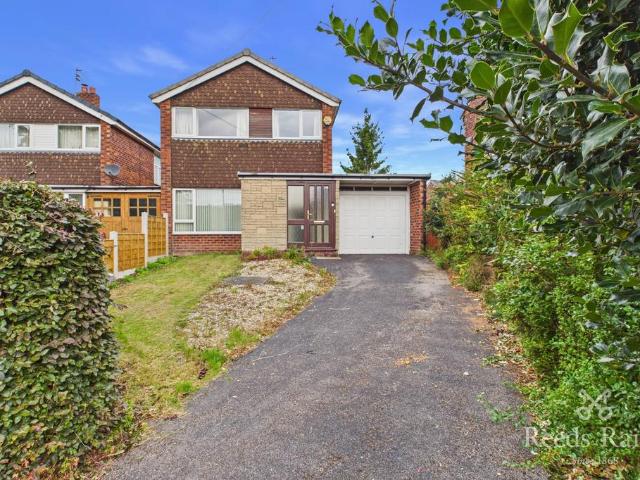 3 bedroom link detached house to rent