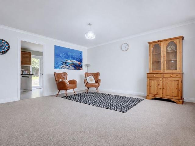 3 Bedroom Link Detached House To Rent