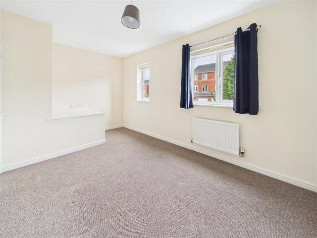 3 bedroom Link detached house to rent