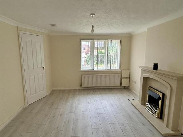 3 bedroom link detached house to rent