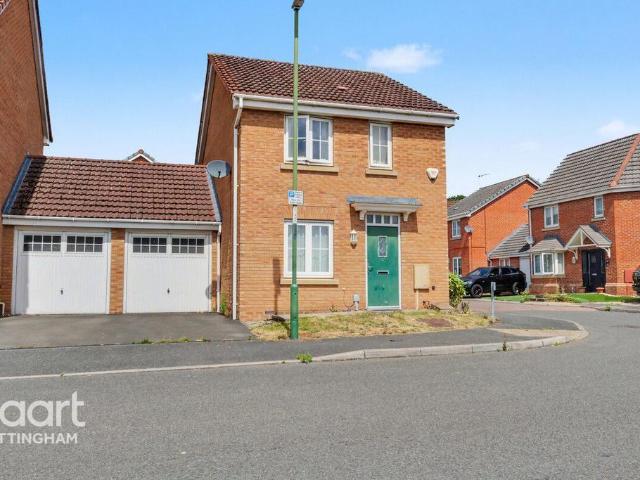 3 bedroom link detached house to rent