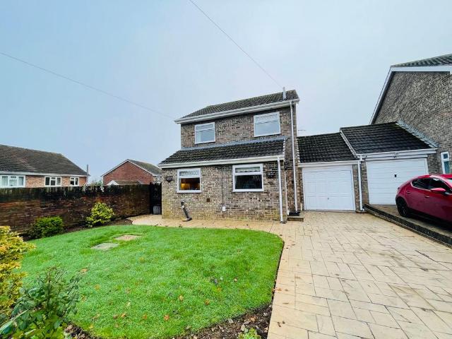 3 bedroom link detached house to rent