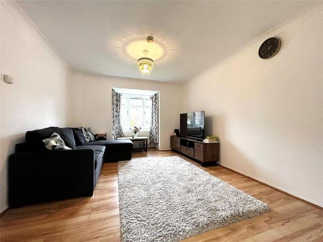 3 bedroom link detached house to rent