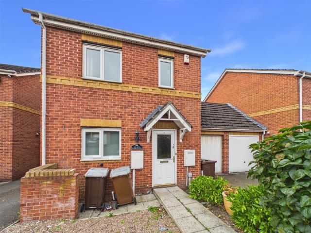 3 bedroom Link detached house to rent