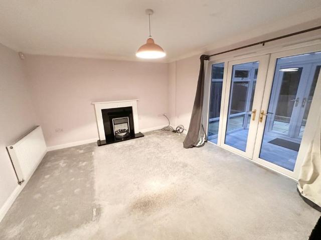 3 bedroom link detached house to rent