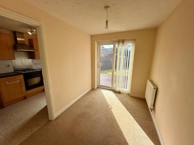 3 bedroom link detached house to rent