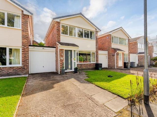 3 bedroom link detached house for sale