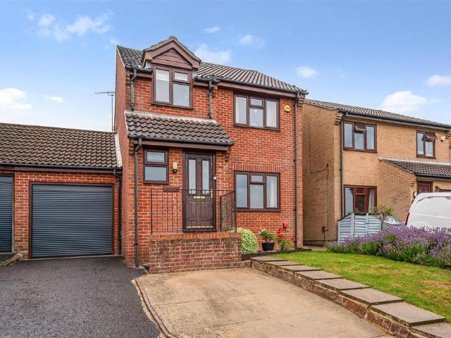 3 bedroom link detached house for sale