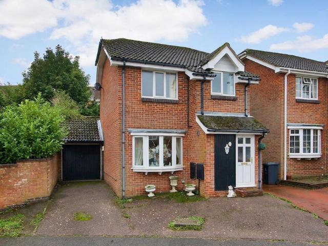 3 bedroom link detached house for sale