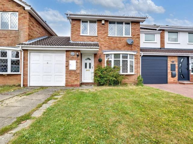 3 bedroom link detached house for sale