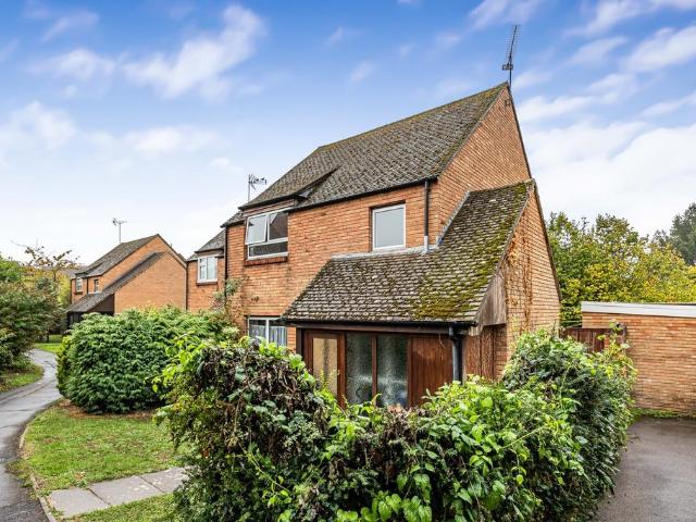 3 bedroom link detached house for sale