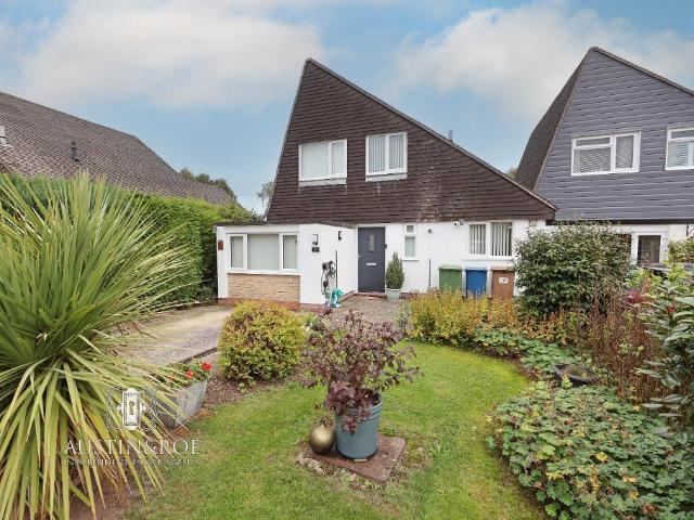 3 bedroom link detached house for sale
