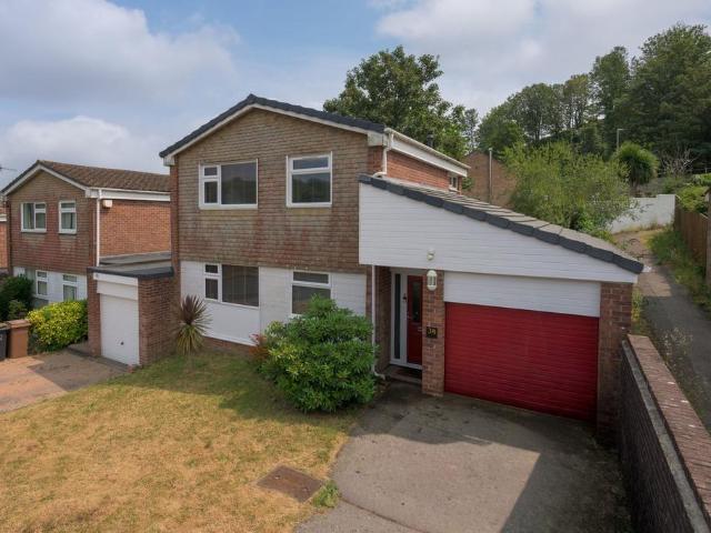 3 bedroom link detached house for sale