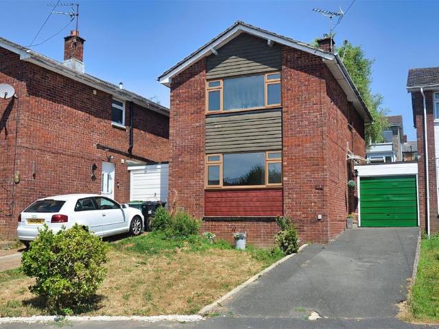 3 bedroom link detached house for sale