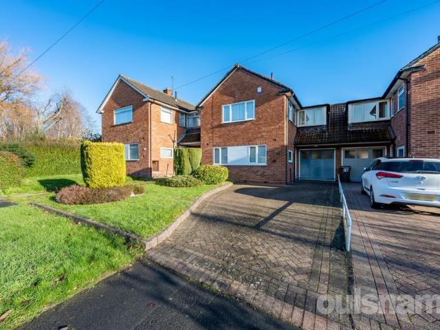 3 bedroom link detached house for sale