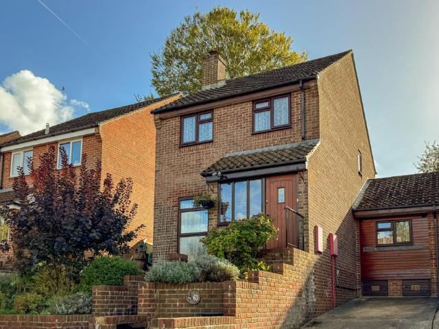 3 bedroom link detached house for sale