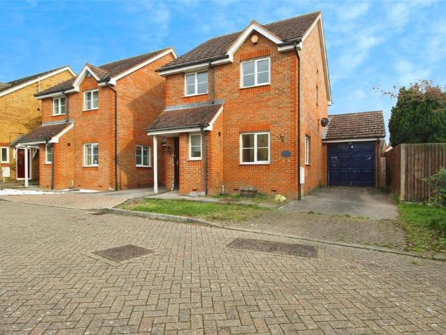 3 bedroom link detached house for sale