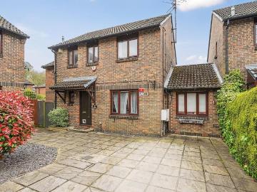 3 bedroom link detached house for sale