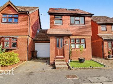 3 bedroom link detached house for sale
