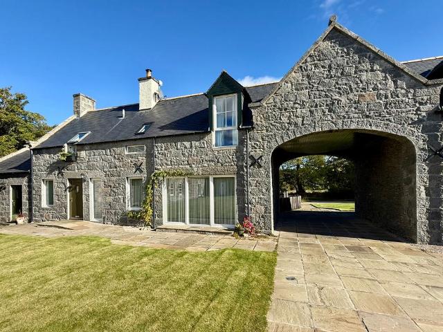3 bedroom link detached house for sale