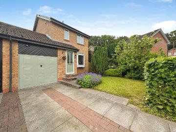 3 bedroom link detached house for sale
