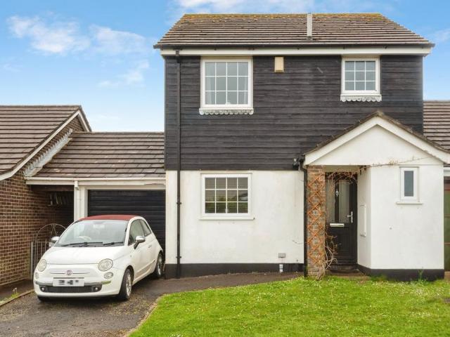 3 bedroom link detached house for sale