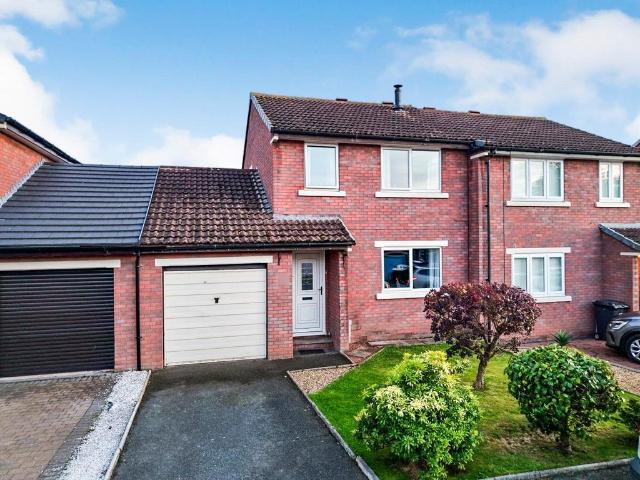 3 bedroom link detached house for sale