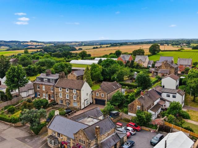 3 bedroom link detached house for sale