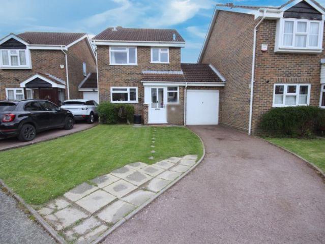 3 bedroom link detached house for sale