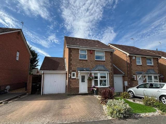 3 bedroom link detached house for sale