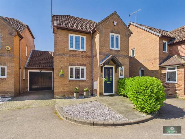 3 bedroom link detached house for sale