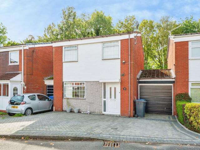 3 bedroom link detached house for sale