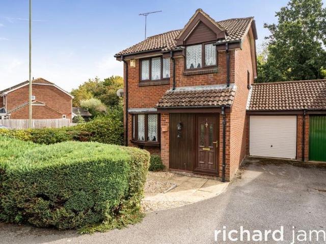 3 bedroom link detached house for sale
