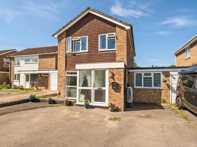 3 bedroom link detached house for sale