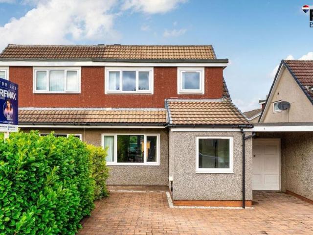 3 bedroom link detached house for sale