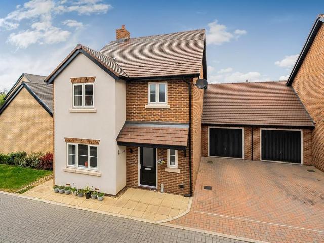 3 bedroom link detached house for sale