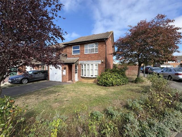 3 bedroom link detached house for sale