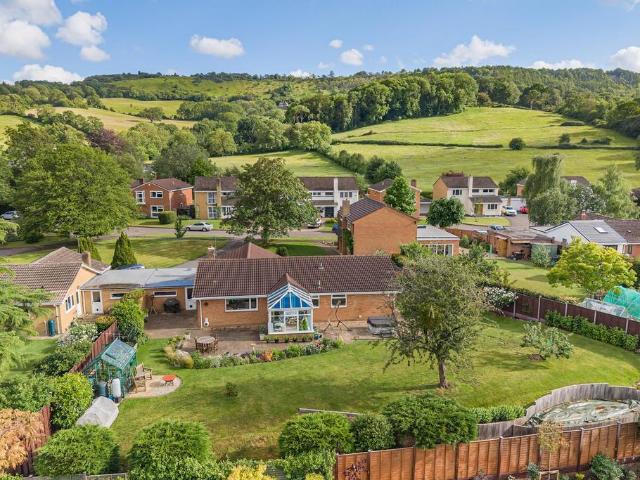 3 bedroom link detached house for sale