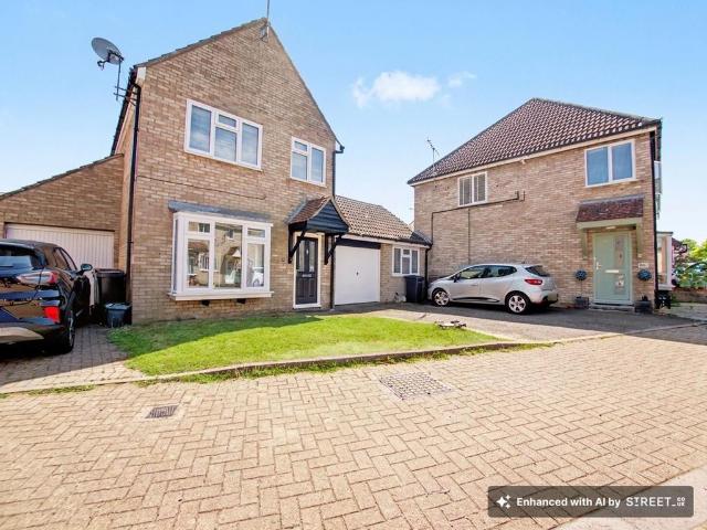 3 bedroom link detached house for sale